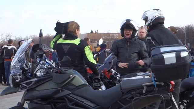 31 марта 2019, видеозарисовка с мотогоры на смотровой площадке перед МГУ, мототкрытие без мотопарада смотреть онлайн