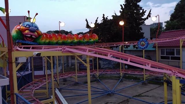 In Parcul de Distractii Luna Park Neptun смотреть онлайн