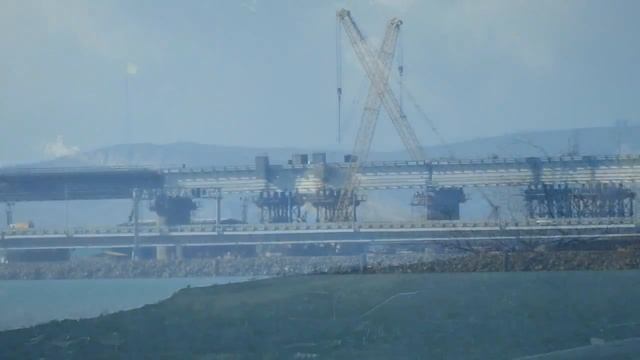 Керченский мост. "Корона" на арках моста :_ вблизи. смотреть онлайн