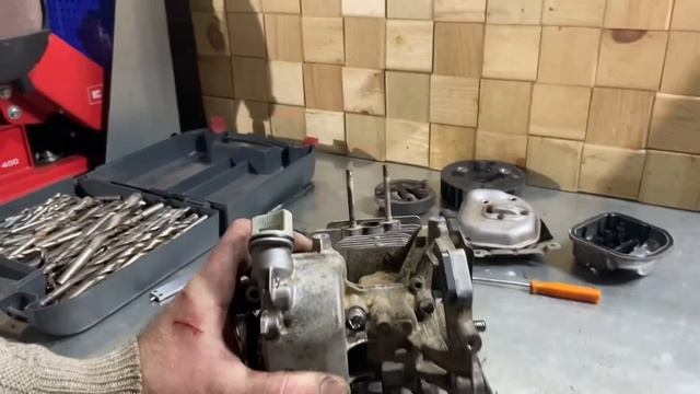 HONDA GX 35. Четырехтактный двигатель с хромированным поршнем. Разбираем. смотреть онлайн