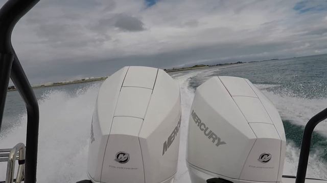 Mercury 225 hp V6 Fourstroke outboards powering Axopar 28 смотреть онлайн