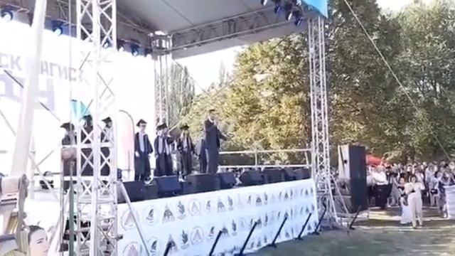 Конфетти и серпантин смотреть онлайн