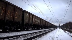 Электровоз ВЛ11.8-736А/818 c грузовым поездом