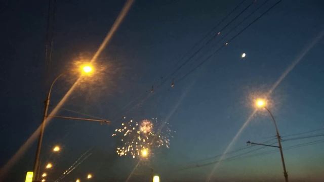 Отрывок салюта на День Победы в Новосибирске смотреть онлайн