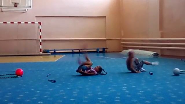 Я и моя подруга Настя танцуэм смотреть онлайн