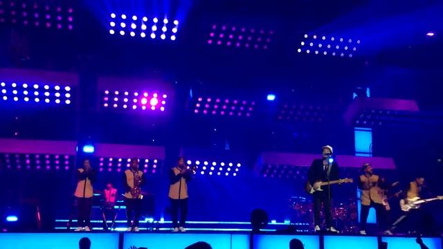 Bruno Mars - Marry You (24 K Magic World Tour - Sheffield Arena 6/5/17)
