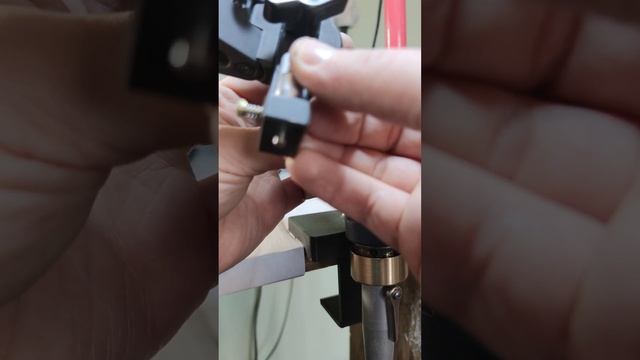 Rough sharpening 1.8mm carbide bar on Saturn micro hone. Черновая заточка ТВС прутка на Сатурне. смотреть онлайн