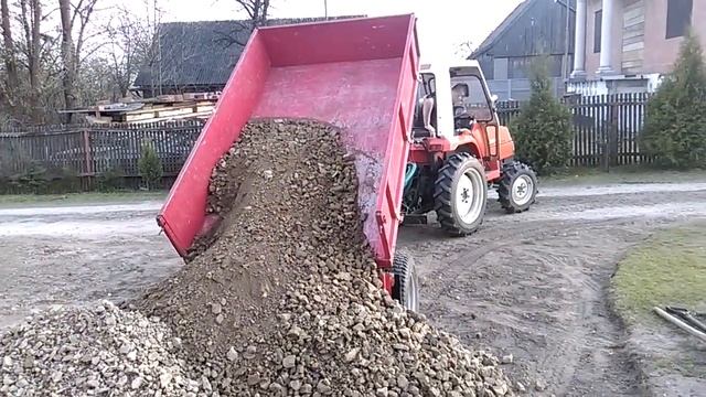 Przyczepa z kiprem (traktor Kubota X-20 ) смотреть онлайн