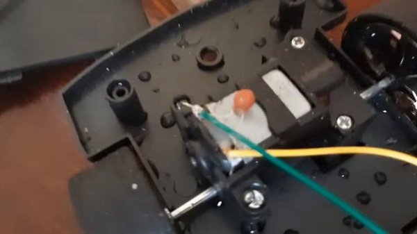 Урок как поять паяльником!Ремонтируем машину на пульте управления