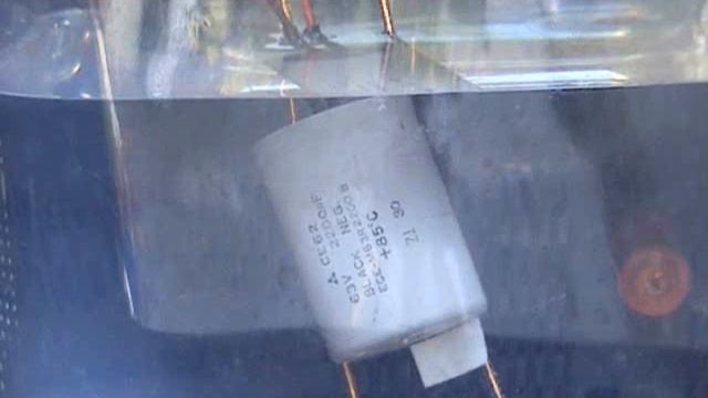 Capacitor explodes 2200 uF 63 Volts смотреть онлайн