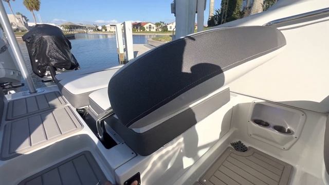 2022 Crownline Eclipse 305 XS w/ Twin Mercury 300's (29hrs)****Located in Cape Coral FL, 33950 смотреть онлайн