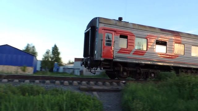 Тепловоз ЧМЭ3-5242 с пригородным поездом Воткинск - Ижевск смотреть онлайн