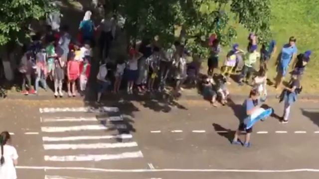 Уверенно шагаем по дороге! смотреть онлайн