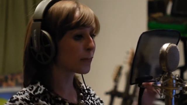 Dollface covers 'Life on Mars' by David Bowie смотреть онлайн