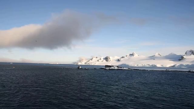 Antarctica 2017 - With Quark Expeditions (Weird fog at Half moon island) смотреть онлайн