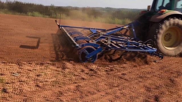 DEMCO Köckerling Allrounder 500 classic (nesený) s JD 160 Hp - jarní předseťová příprava смотреть онлайн