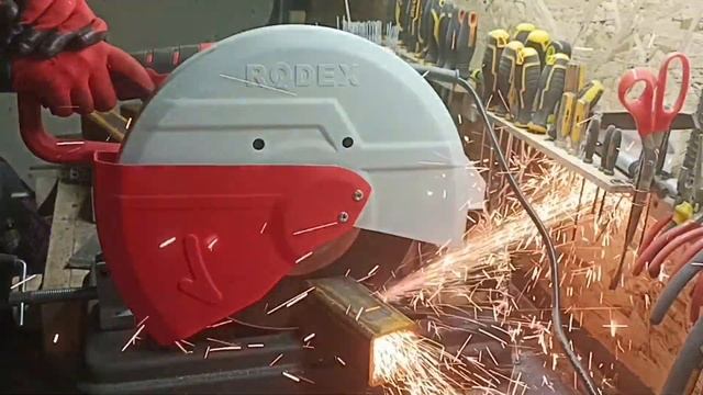 Ученик нарезает заготовки проф трубы 60/60/4. #обучениесварке #georgia #сварка #тбилиси смотреть онлайн