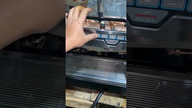 Faema E98 President - QC test after Descaling смотреть онлайн