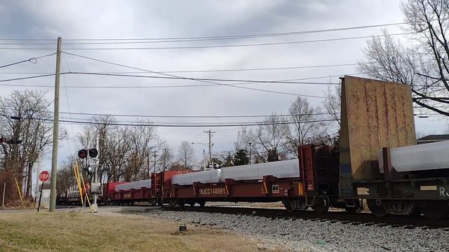 RJ Corman & Susquehanna ALCAN Z545 heading west bound on the Old Road Subdivision at Lexington KY смотреть онлайн