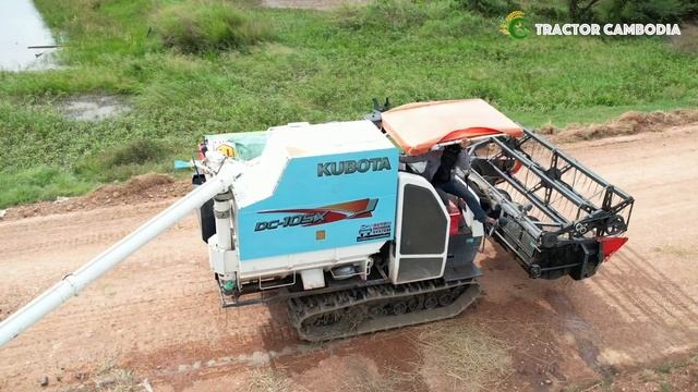Awesome Combine Harvester Working Skill In Deep Water | Incredible Safety Operator Equipment Machin смотреть онлайн