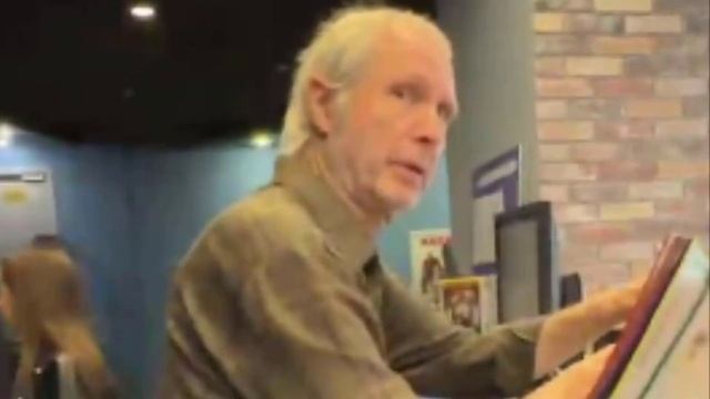 Аерохоккей и красивый поступок от dank0sha. Разнесли ТЦ Красный Кит (сорри, мы случайна) смотреть онлайн