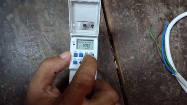 DIGITAL TIMER SWITCH: How to operate and program ...