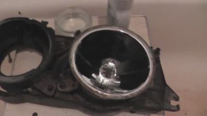 Как отмыть и почистить от пыли отражатель фары на примере фар от BMW e34
