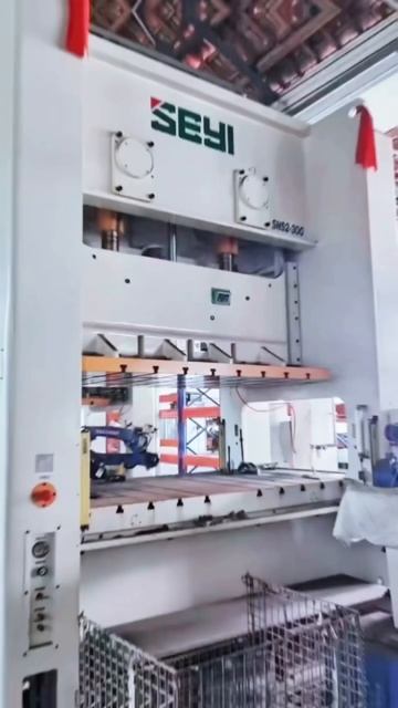 SEYI will have three 250-ton double-axis gantry units and two 300-ton double-axis gantry units. смотреть онлайн