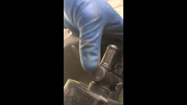 Replacing the Evap Canister vent valve on a 2008 Infiniti M35, (P0455 code) смотреть онлайн