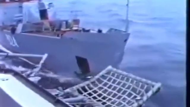 February 12, 1988 Black Sea. TFR "Selfless" makes a bulk on the American cruiser "Yorktown". смотреть онлайн