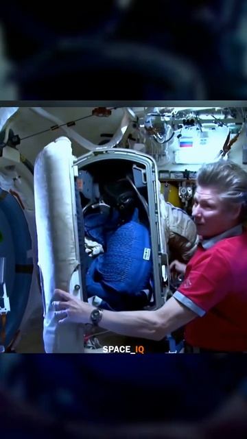 Space Suite Pahanane Me Astronauts Ke Pasine Chhut Jate Hai |😲😲| #shorts смотреть онлайн