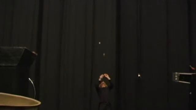 tony fercos juggler, 8 ping pong balls, world record. смотреть онлайн