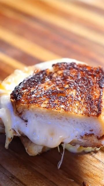grilled cheese #grilledcheese #cheese #shorts #food #snack #dinner #sandwich #cheesepull #foodie смотреть онлайн