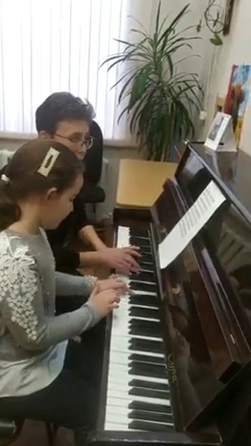 К. Вебер Приглашение к танцу. Исполняет Нурзадина Венера Нурисламовна и Юдина София. смотреть онлайн