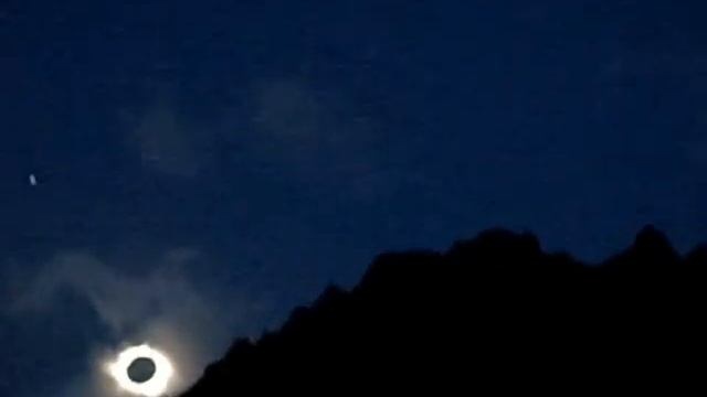 затмение/Solar Eclipse in the Altai Mountains in 2008/Waltz by E.Doga смотреть онлайн