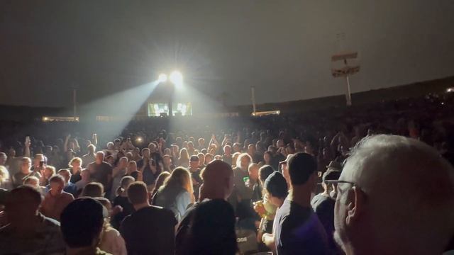 Phoenix "1901 + Identical Reprise" 08/09/23 Costa Mesa, CA 4K Thomas Mars Crowd Surfs the Audience! смотреть онлайн