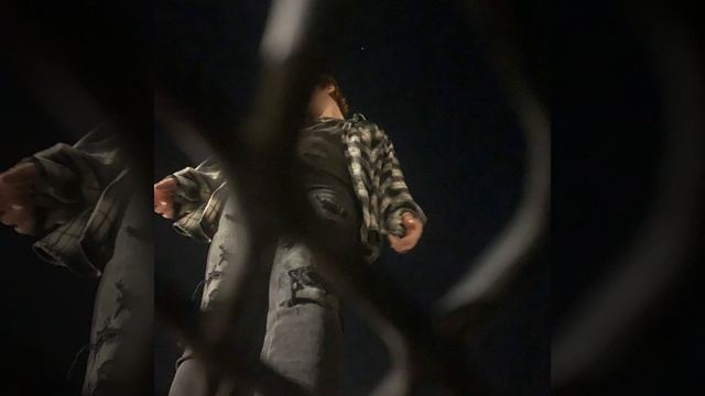 Holding On смотреть онлайн