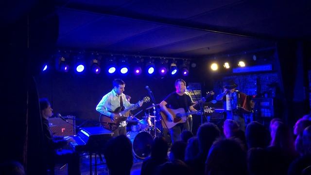 She's a Waitress--5 Chinese Brothers смотреть онлайн