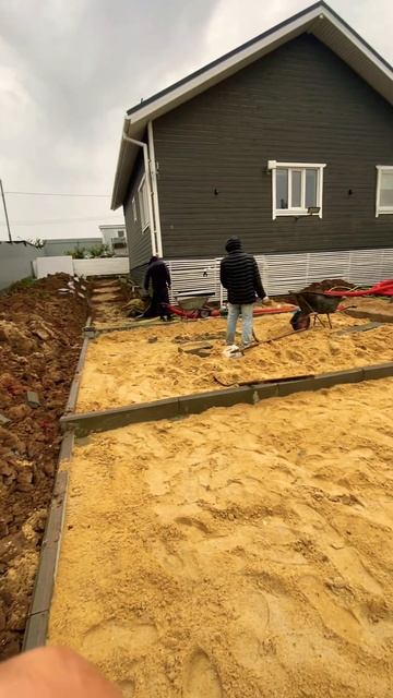 Участок с перепадом 2,5 метра как обыграть высоты #89684684488 #стройка #строимдвор #перепадучастка