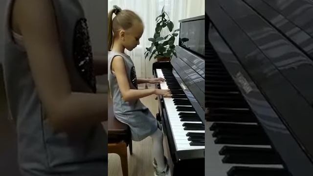 Максимова Нина Станиславовна 9 лет - Сонатина (Л.Бетховен) смотреть онлайн