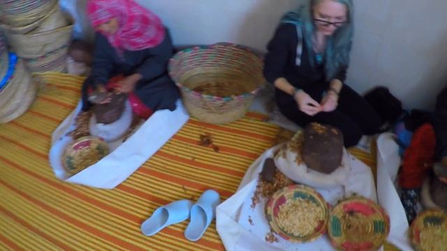 Argan Oil & the Anti-Atlas Mountains of Morocco - Jolie Maroc Vlog смотреть онлайн