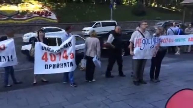 Под Кабмином протестуют обманутые дольщики смотреть онлайн