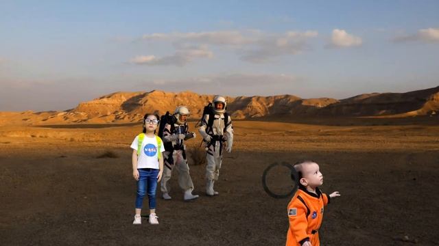 Travelling The Solar System | Solar System | Planets @CoucouTroy TV смотреть онлайн