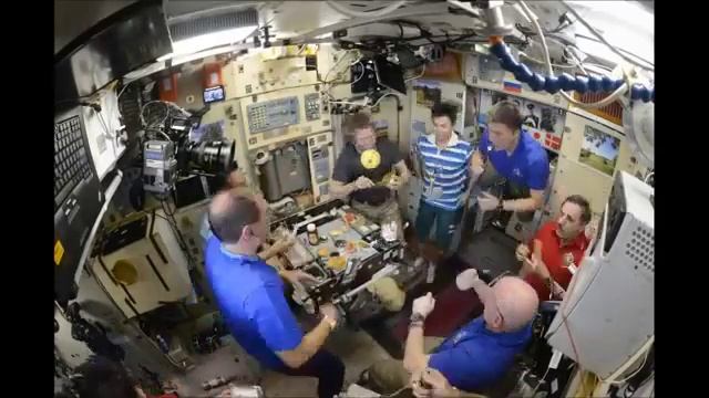 как питаются в космосе ?? / How To Eat In Space ? NASA
