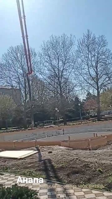 Заливка бассейна насосом 42м.#бетононасос #бетонныезаводы #бетон #бетонирование #мотор #бетонныераб смотреть онлайн