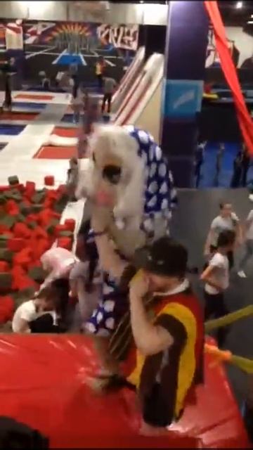 Ростовая кукла Дуся-уборщица. смотреть онлайн