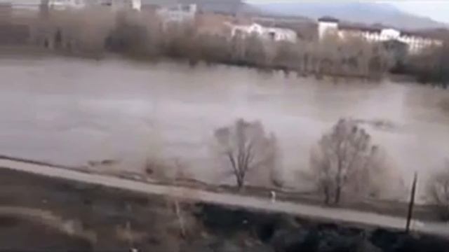 НЛО УХОДИТ ПОД ВОДУ.avi смотреть онлайн
