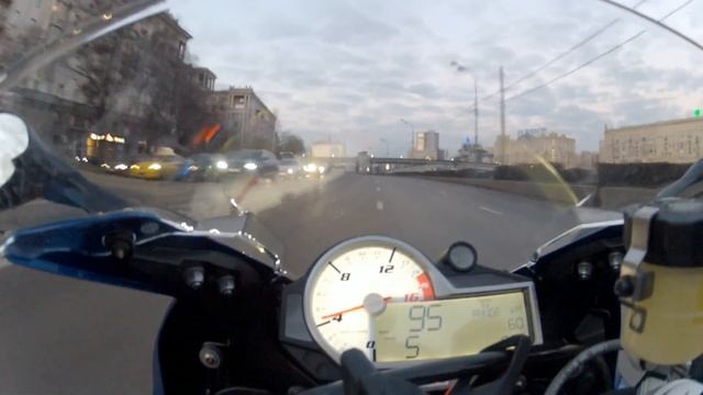 2015 BMW S1000RR - First Ride through Moscow in November. Тестовая поездка на BMW S 1000 RR 2015 смотреть онлайн