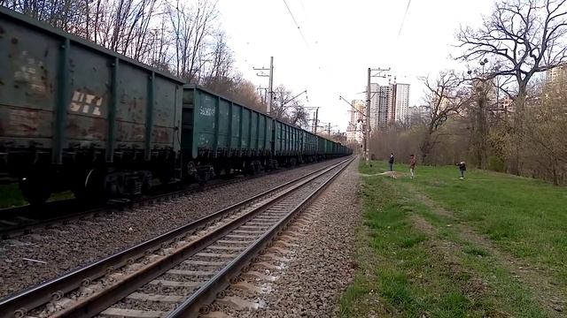 Скоро лето ¶ ВЛ80к-135 с нечётным грузовым смотреть онлайн