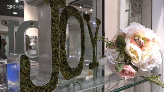 Mayor Jacobs’ Small Business Series Features White Lace & Promises. смотреть онлайн